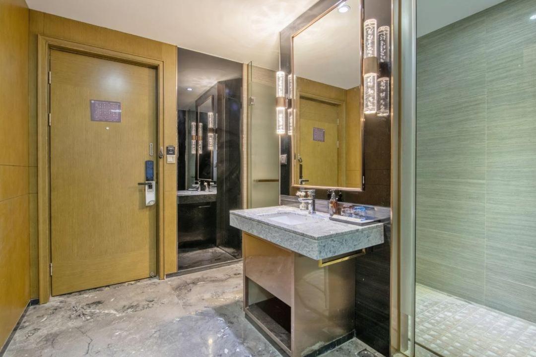 Lnsail Hotel Shenzhen Luohu Port Railway Station Экстерьер фото