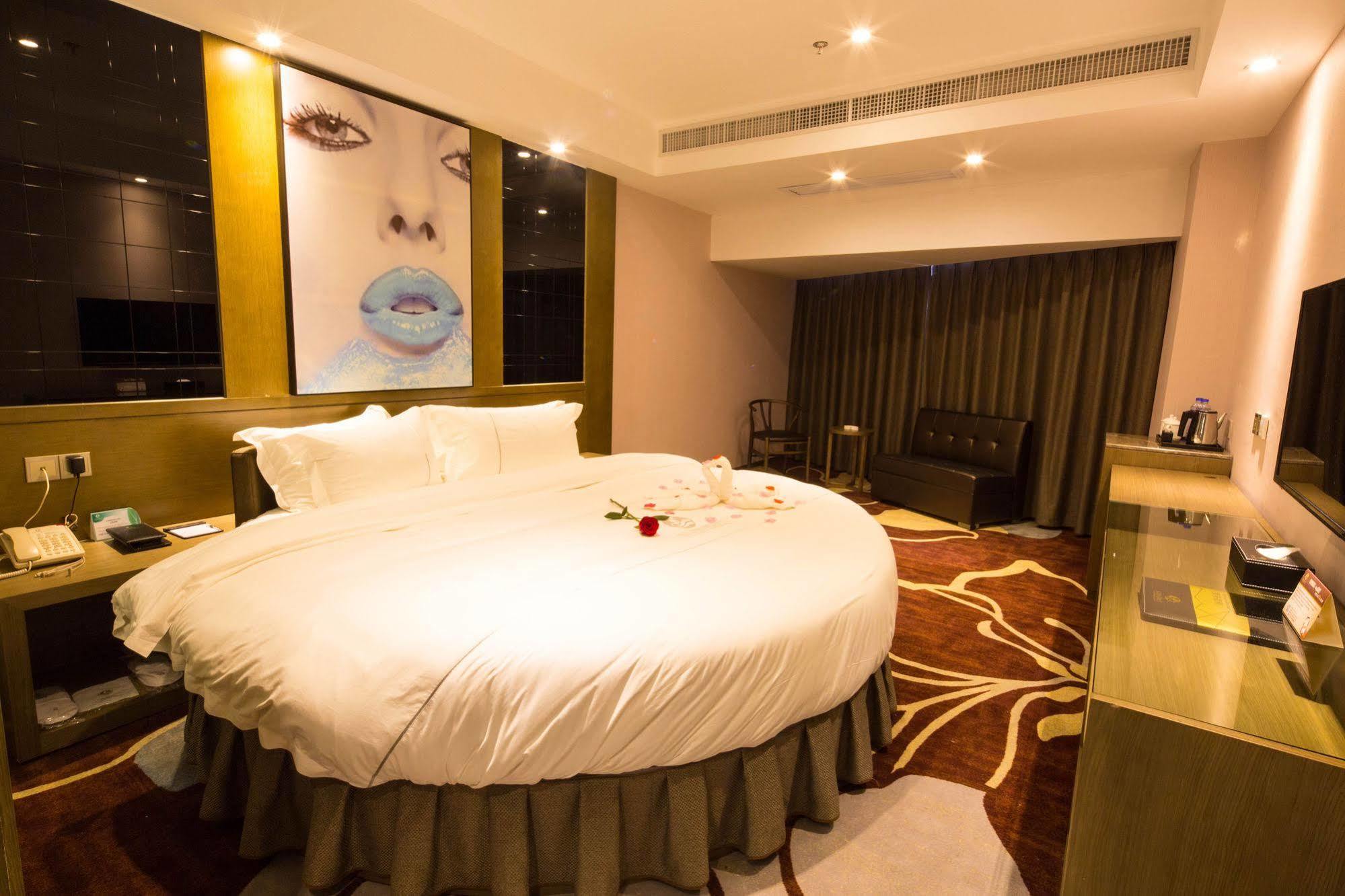 Lnsail Hotel Shenzhen Luohu Port Railway Station Экстерьер фото